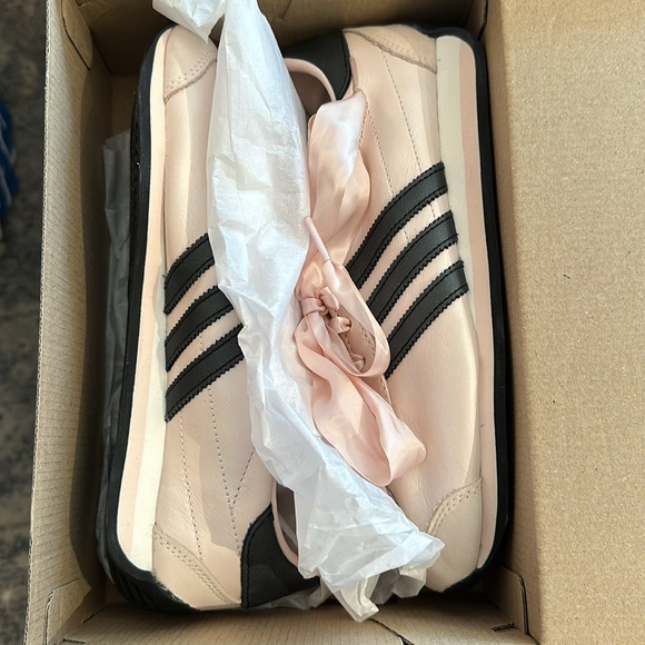New and never worn Adidas OG Country in Pink soft leather, size US 7.5/UK 6.0 - Picture 6 of 6